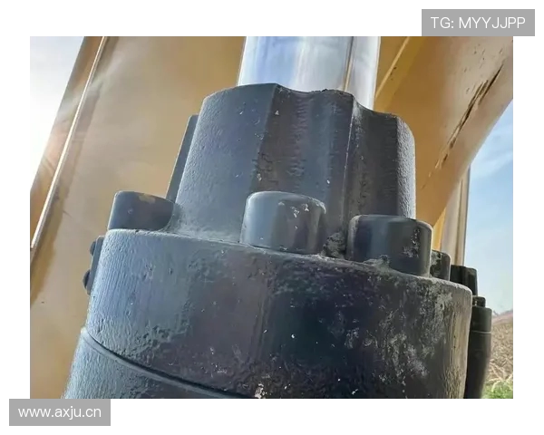 挖掘机排气管冒黑烟原因